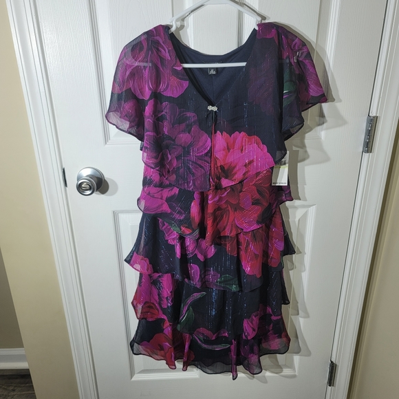 S.L Fashions Short Sleeve Floral Tiered Shift Dres - Picture 2 of 5